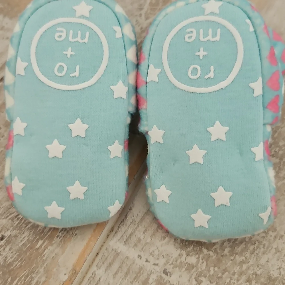 NWT Ro + Me By Robeez Heart Patterned‎ Baby Shoes 0 - 3 Momths Gift Baby Shower